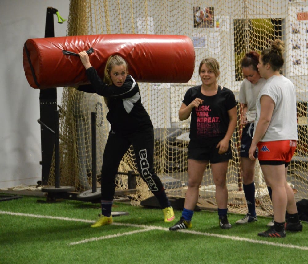 Des joueuses du FCG-Amazones lors d'un atelier qui demandait force et résistance. © Laurent Genin
