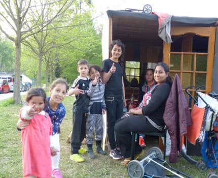 Des migrants albanais, macédoniens et serbes ont établi un campement dans le parc Valmy.