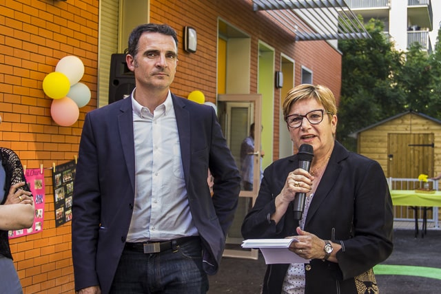 Discours de la représentante de la CAF aux côtés d'Eric Piol lors de l'inauguration de la crèche Charrel, Grenoble © Chloé Ponset - Place Gre'net