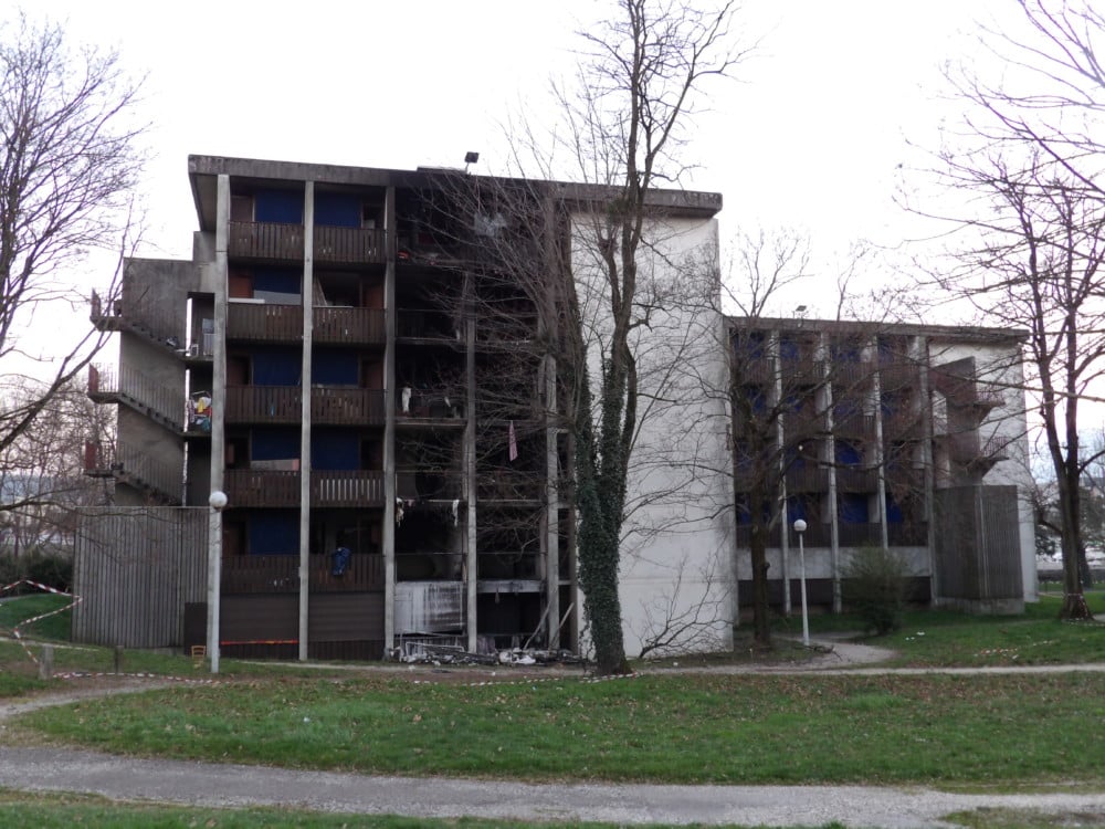 Occupé par près de 90 demandeurs d'asile africains, l'ancienne résidence universitaire du Village olympique a été dévastée par un incendie le 15 mars 2017.