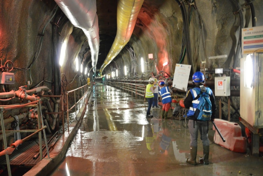 Au hameau des Ponants, deux tunneliers Rosali et Lilorosa creusent une galerie d'amenée de 10 km et 4,7 m de diamètre pour acheminer 40 m3 d'eau par seconde déviés de la Romanche, indispensables pour que la future centrale, dont la mise en service est prévue en 2020, puisse produire 560 gWh par an. Rosali a fini de creuser jusqu'à la centrale de Gavet. Lilorosa (ici sa galerie) est à 1 km du barrage de Livet, son point d'arrivée. © Laurent Genin