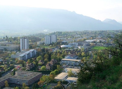 Les Hauts-de-Chambéry, quartier classé ZSP et Éducation prioritaire. @ Florian Pépellin - Wikimedia Commons