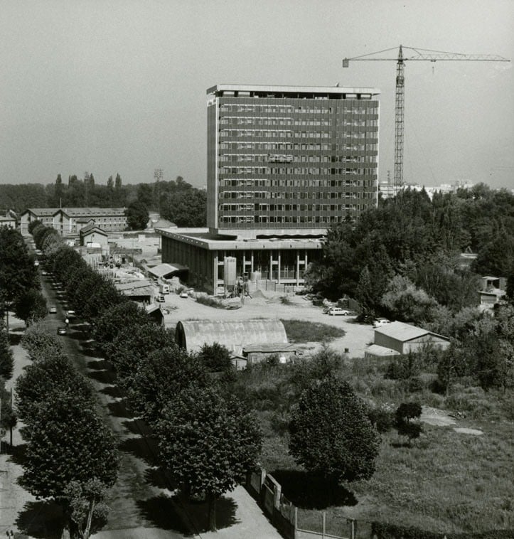 Construction de l'Hôtel de Ville de Grenoble à l'occasion des JO de 1968. © AMMG