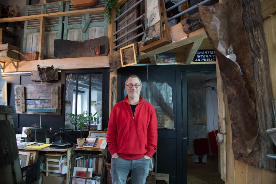 Artiste Luc Quinton dans son atelier. © Yuliya Ruzhechka - Place Gre'net
