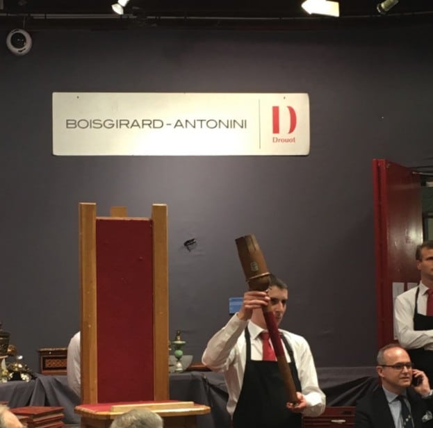 La torche des Jeux olympiques de Grenoble a été vendue près de cinq fois plus que l'estimation. © Twitter Drouot