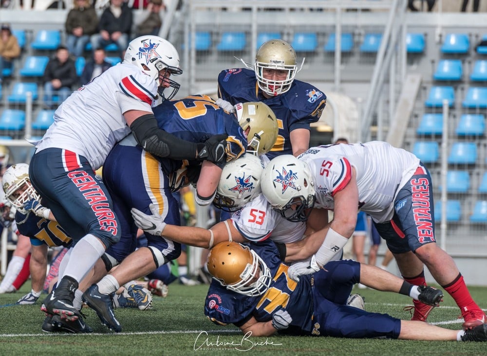 Les Centaures de Grenoble, en blanc, ici face à Toulon, affichent un bilan de six victoires, un nul et trois défaites cette saison. © Archive Antoine Buche Photographie