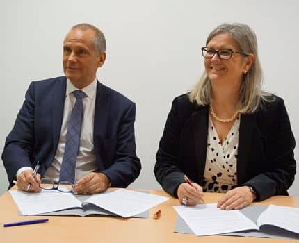 Les entreprises françaises n'exportent pas assez. BPIfrance et la Caisse d'Epargne Rhône Alpes se rapprochent pour faciliter démarches et financementsUNE Jean-Pierre Bes, directeur de BPI France Auvergne-Rhône-Alpes et Stéphanie Paix présidente du directoire de la Caisse d'Epargne Rhône Alpes. DR