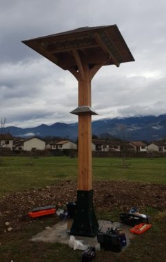 Implantation de la tour pour les hirondelles de fenêtre à Crolles. DR