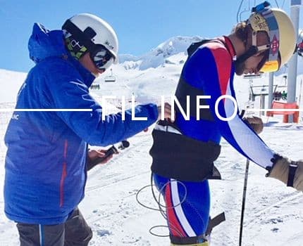 Le capteur de force 3D du Laboratoire inter-universitaire de biologie de la motricité (LIBM) est fixé directement à l’avant et l’arrière de la chaussure du skieur, à l’interface avec la fixation, et relié à une carte d’acquisition et de stockage de données, portée par le skieur. © LIBM