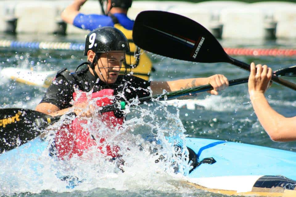 Le kayak-polo est un sport de contacts. © Erika Timochenko