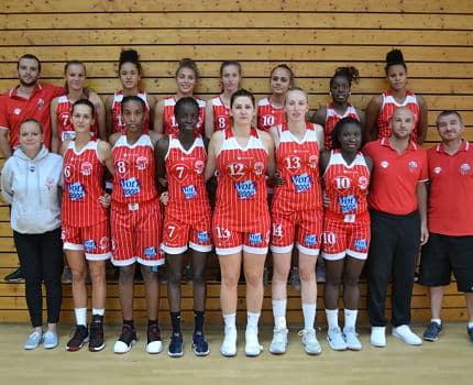 Les joueuses et le staff du Basket Club Meylan-La Tronche (BCTM) lors de la saison 2017-2018. © BCTM