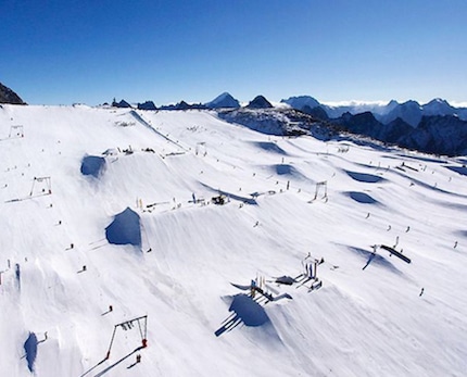 Aux Deux-Alpes, la neige vaut son pesant d'or. De 2009 à 2016, 13 millions d'euros ont été reversés aux actionnaires de la Compagnie des Alpes.