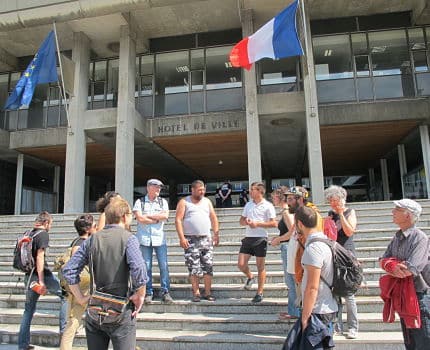 Vendredi 15 juin, les militants du Dal et de la Patate chaude, ne pourront être reçus par un élu, ni responsable du CCAS. Ils étaient venus pour demander des solutions d'hébergement pour les Roms du camp incendié samedi 9 juin 2018. © Séverine Cattiaux - Place Gre'net