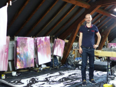 Gilles Balmet dans son atelier grenoblois. © Adèle Duminy