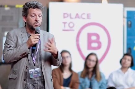 Le nom d'Erwann Lecœur, artisan de la victoire du maire de Grenoble en 2014 et ex-directeur de la communication apparait à l'interface de plusieurs dossiers