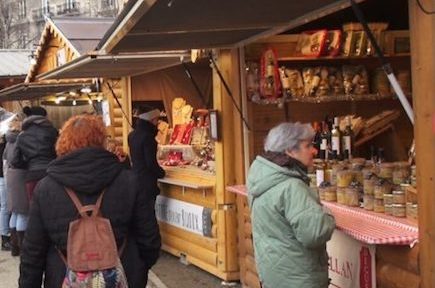 Face à l'épidémie, la Ville de Grenoble annonce l'annulation de ses marchés de Noël