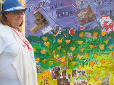 Urban expo tableau de Chantal, oeuvre collective pour la semaine de la non violence à la Villeneuve © Séverine Cattiaux - Place Gre'net