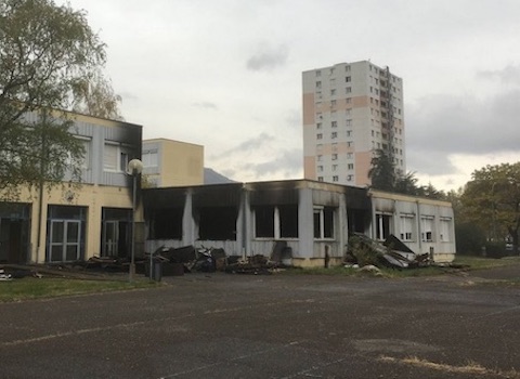 L'incendie qui a détruit les locaux de la police municipale de Pont-de-Claix est-il fortuit ? Depuis quelques mois, les faits de violence se multiplient.