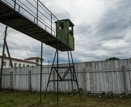 Le goulag et la répression politique en Russie sous l'ère stalinienne font l'objet d'une exposition inédite en France, au Musée de la Résistance de l'Isère.