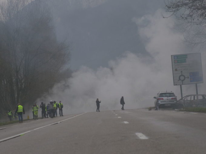 Acte 6 des gilets jaunes au péage de Voreppe en Isère. © Jérémie Le Colleter - Placegrenet.fr