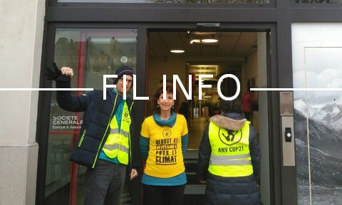 Les militants d'ANV-Cop21 sont allés à la rencontre des salariés de la Société générale pour dénoncer le soutien de la banque au gaz de schiste.