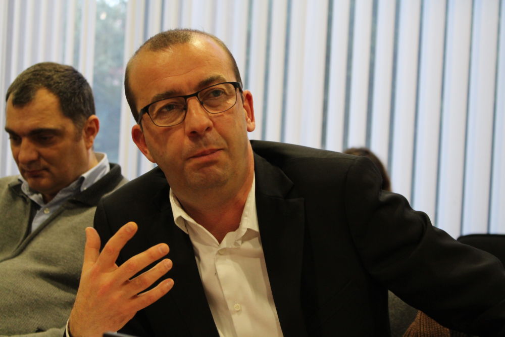 Matthieu Chamussy réclame une mise à jour du tableau des indemnités des élus de la Ville de Grenoble. « D'ici la fin de semaine », répond la municipalité.Matthieu Chamussy lors du conseil municipal du 17 décembre 2018. © Place Gre'net