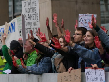 La marche pour le climat devant la Métro. © Jérémie Le Colleter - Placegrenet.fr
