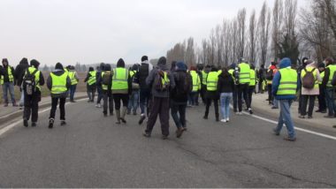 Les gilets jaunes remontent la RD3. © Joël Kermabon - Place Gre'net