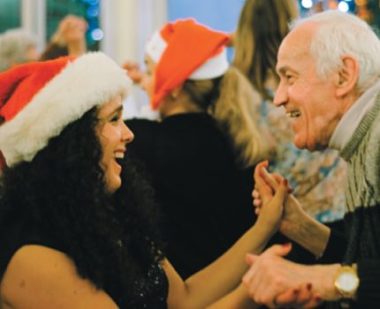 L'association Les Petits Frères des pauvres manque de bénévoles pour ce Noël 2018. © Jules Peyron - placegrenet.fr