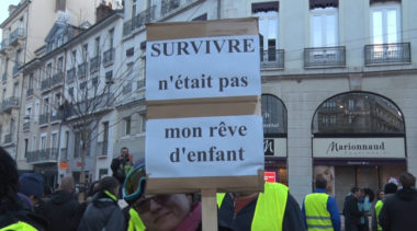 Retour sur l'acte X de la mobilisation citoyenne des gilets jaunes venus de toute l'Isère, et des deux Savoie samedi 19 janvier dans les rues de Grenoble.© Joël Kermabon - Place Gre'net