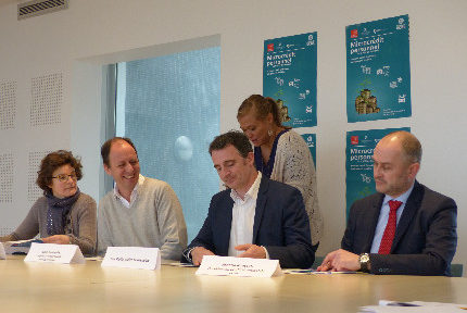 Quatre acteurs étaient présent pour présenter les grands principes du micro crédit personnel © quitterie breau