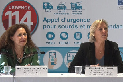 De gauche à droite : Monique Sorrentino, directrice du CHU de Grenoble et Sophie Cluzel, secrétaire d'État en charge des personnes handicapées. © Joël Kermabon - Place Gre'net