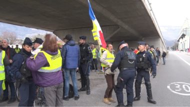 L'acte XVII des gilets jaunes de Grenoble a été contrarié par une forte présence policière, tandis que leur passage à Mistral a suscité la controverse.Des fouilles systématiques. © Joël Kermabon - Place Gre'net