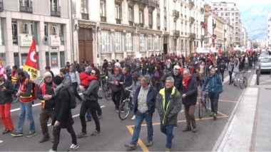 De deux à trois mille personnes ont défilé dans les rues de Grenoble ce mardi 19 mars pour protester contre la politique du gouvernement.© Joël Kermabon - Place Gre'net