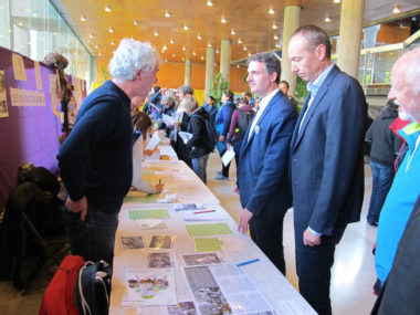 Eric Piolle, maire de Grenoble et Pascal Clouaire, adjoint à la démocratie participative, au forum des idées du cinquième budget participatif, samedi 13 avril 2019 © Séverine Cattiaux - Place Gre'net