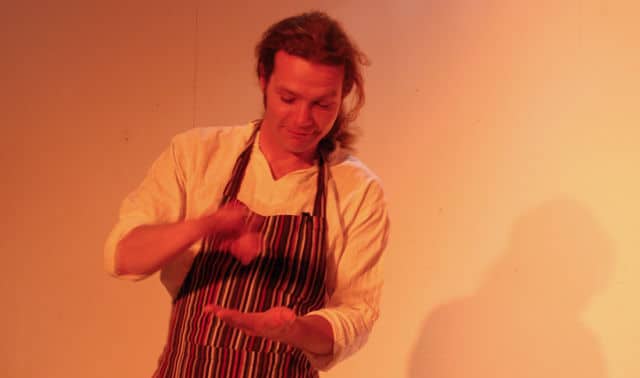 Clement Goguillot dans son spectacle "Contes de gourmandises".