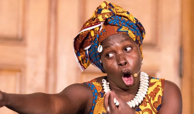 Flopy dans son spectacle "Hommes et animaux en scène"