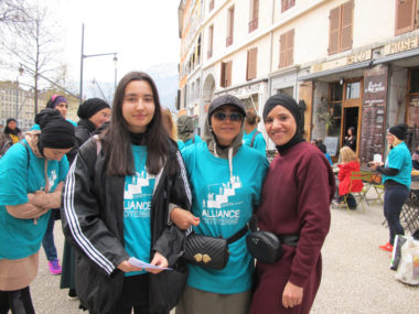 "Course pour la dignité" organisée par l'Alliance citoyenne, samedi 5 avril 2019. Des femmes voilées et non voilées ont couru pour défendre leur liberté de porter le voile. © Séverine Cattiaux - Place Gre'net