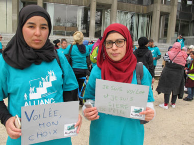 "Course pour la dignité" organisée par l'Alliance citoyenne, samedi 5 avril 2019. Des femmes voilées et non voilées ont couru pour défendre leur liberté de porter le voile. © Séverine Cattiaux - Place Gre'net