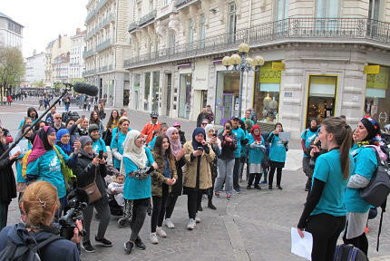 Des femmes voilées ont couru à Grenoble pour revendiquer leur droit de porter le voile en toutes circonstances : piscines, école, hôpitaux, salles de sport…