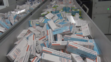 La pharmacie du CHU Grenoble-Alpes a inauguré, ce mardi 7 mai, son nouveau robot de dispensation médicamenteuse alimentant les différentes unités de soins.Près de 3 000 boîtes de médicaments délivrées chaque jour. © Joël Kermabon - Place Gre'net
