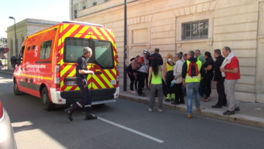 Les pompiers ont pris en charge deux personnes blessées. © Joël Kermabon - Place Gre'net