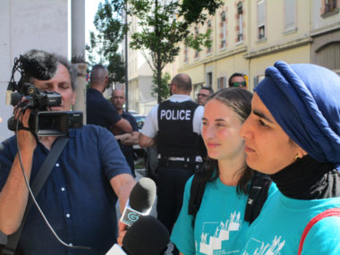 Action de "désobéissance civile" organisée par l'Alliance citoyenne : des femmes musulmanes en burkini se sont baignées à la piscine Jean Bron à Grenoble, ce dimanche 23 juin 2019 © Séverine Cattiaux - Placegrenet.fr