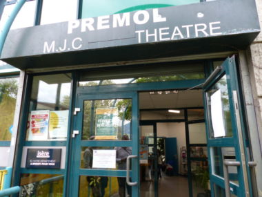 Entrée du Théâtre Prémol. © Nina Soudre - Placegrenet.fr