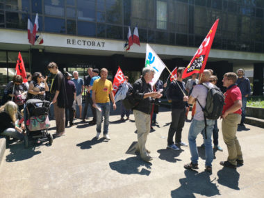 Des enseignants ont manifesté devant le rectorat de Grenoble ce 12 juin contre la réforme de Jean-Michel Blanquer et feront grève le premier jour du bac.© Joël Kermabon - Place Gre'net