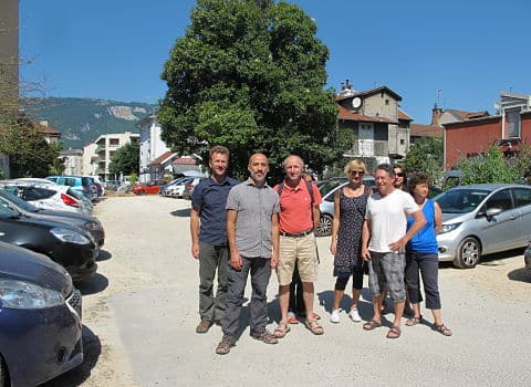 Face à l'annulation de son projet présenté au budget participatif de Grenoble, le collectif Les Jardins de l'Abbé saisit la justice.
