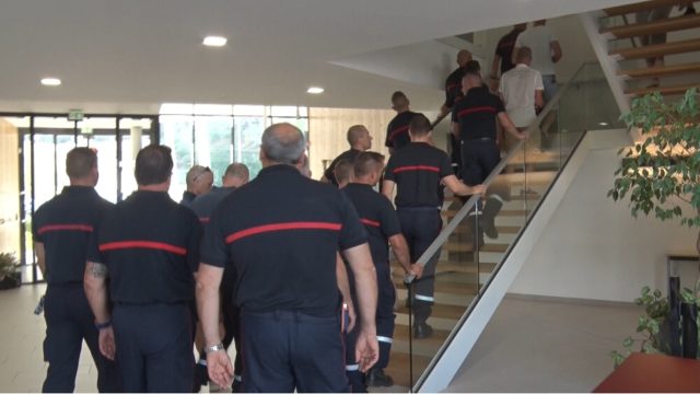 Les sapeurs-pompiers de l'Isère en grève ce jeudi 4 juillet ont obtenu des avancées de la part de leur direction mais restent vigilants sur leur application© Joël Kermabon - Place Gre'net
