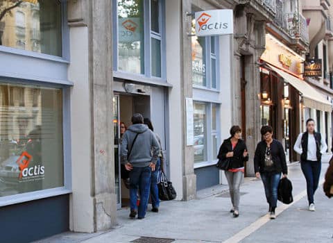 UNE Agence Berriat d'Actis, cours Jean Jaurès, dont dépend le logement de la famille sous le coup d'une expulsion depuis février 2019 © Véronique Magnin – placegrenet.fr