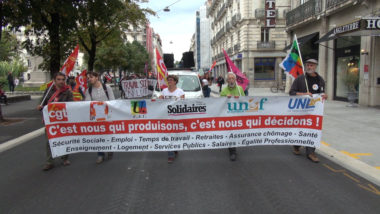Plusieurs centaines de personnes ont manifesté ce mardi 24 septembre dans les rues de Grenoble, notamment contre le projet de réforme des retraites.© Joël Kermabon - Place Gre'net