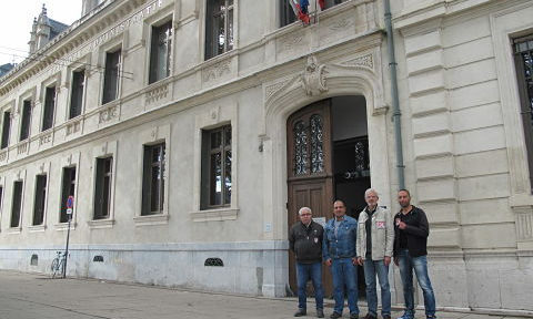 UNE Le syndicat FO de la Ville de Grenoble et Chérif Boutafa, son secrétaire général (veste en jean) lundi 9 septembre 2019 © Séverine Cattiaux - Place Gre'net